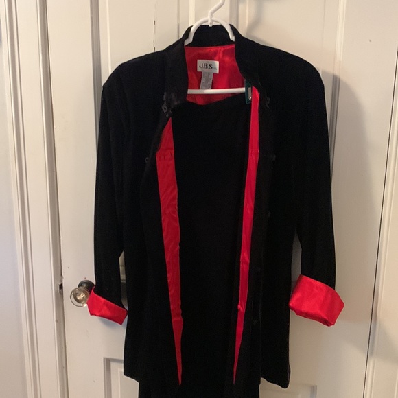 Dressy suit black velvet with red satin - Picture 5 of 5